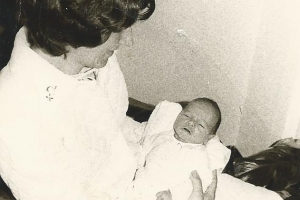 Mijn ma en ik, vlak na mijn geboorte