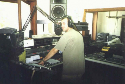 Rudy Gybels in de live-studio van Radio Ritmo Scherpenheuvel  (1999)