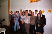 Het Radio RITMO Team (voorjaar 1995)  links naar rechts: Willem de Groot, Chris van Opstal, David van Springel, Bart Vanhoudt, Inge Pauwels, Rudy Gybels, Ben van As, Jee van Hoof, Luc van Brabant, Stijn van Gelder, Dirk Korbijn, Tony van de Brug, Willy Lemmens, Suzy van Diest.