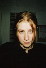 Kelly De Leuze presenteerde in 1997 een aantal maanden een informatief programma in het weekend.