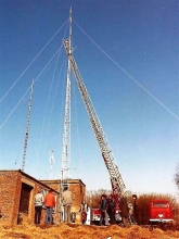 Werken aan antenne Bredestraat Hemiksen met hulp van de Brandweer